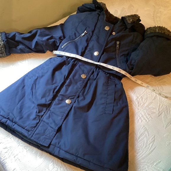 Girls Size 4 Winter Coat – Warm, Lightweight, Removable Hood, Faux Fur Trim - Picture 5 of 13